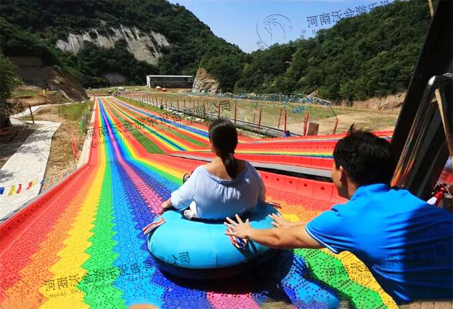 七彩滑道-网红新项目-大型室外彩虹滑道
